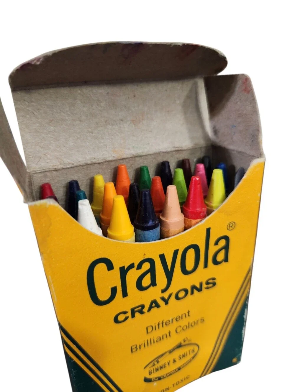Vintage Deadstock NOS Crayola Crayons 24 Brilliant Colors Binney & Smith Unused